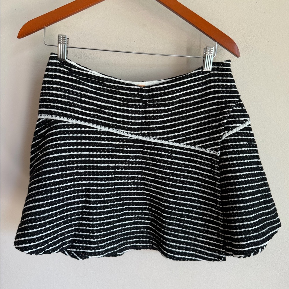 Free People Black White Striped Textured Mini Skirt Size 6 Boho Tiered Crochet‎